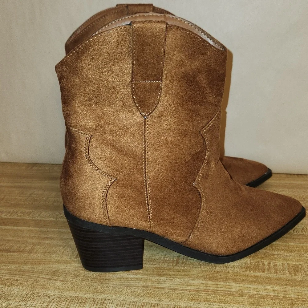 JOURNEE COLLECTION Women’s Becker Pointed Toe Stacked Western Booties, 9.5 - Picture 3 of 14